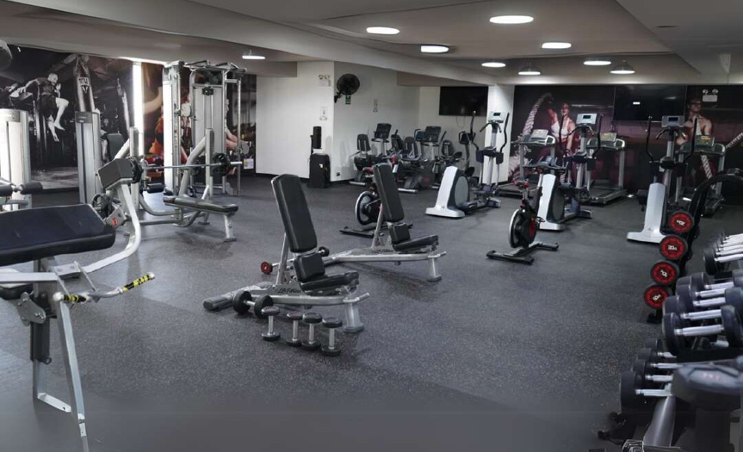 10 Beneficios del Ejercicio con Pesas: Fortalece tu Cuerpo y Mente en el Gimnasio de CAFAE EsSalud